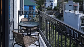 Superior Studio, Balcony, Mountain View | Property grounds