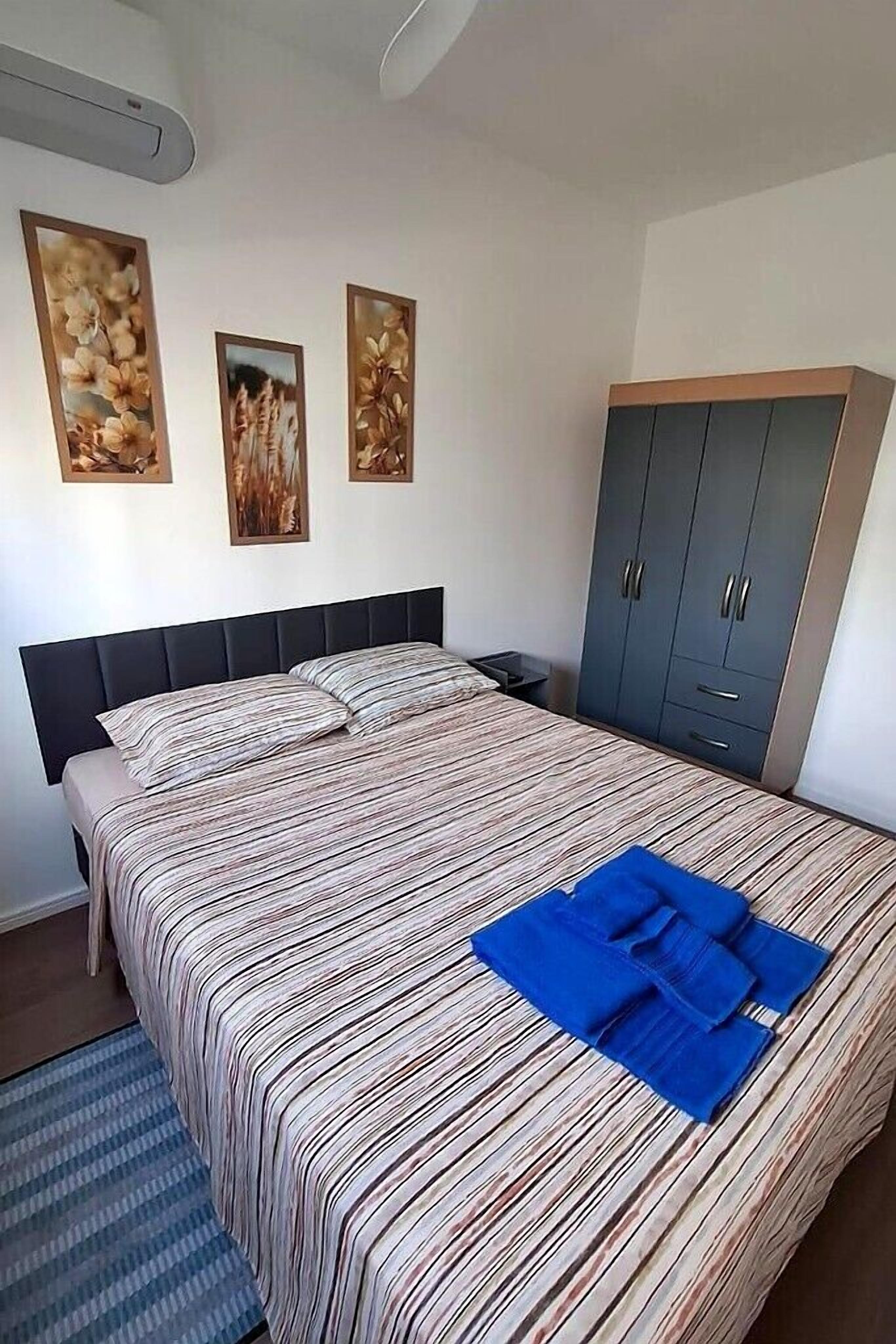 2 habitaciones, tabla de planchar con plancha y wifi gratis 