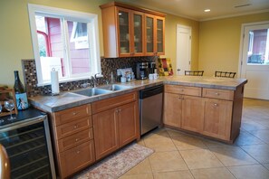 Private kitchen - Lovely 1-bedroom cottage in Santa Ynez on 4.3 acre Olive farm. Pet friendly, AC. (Santa Ynez)