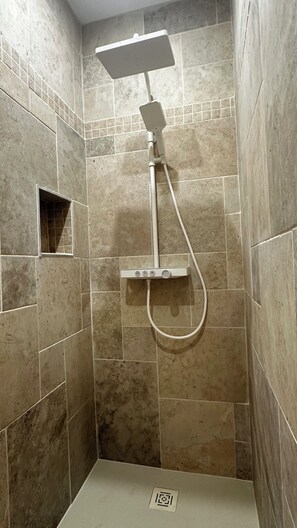 Shower, hair dryer, towels, soap - Escapade in the heart of a stud farm (Le Mesnil-Rouxelin)