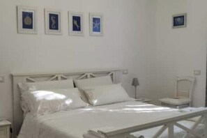 2 bedrooms, iron/ironing board, travel cot, free WiFi - Villa Toleda stunning sea view (Terrasini)