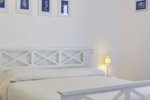 2 bedrooms, iron/ironing board, travel cot, free WiFi - Villa Toleda stunning sea view (Terrasini)