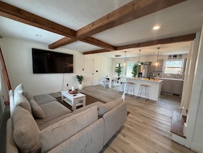 Smart TV - Delightful 3-bedroom house with AC in charming Buford (Buford)