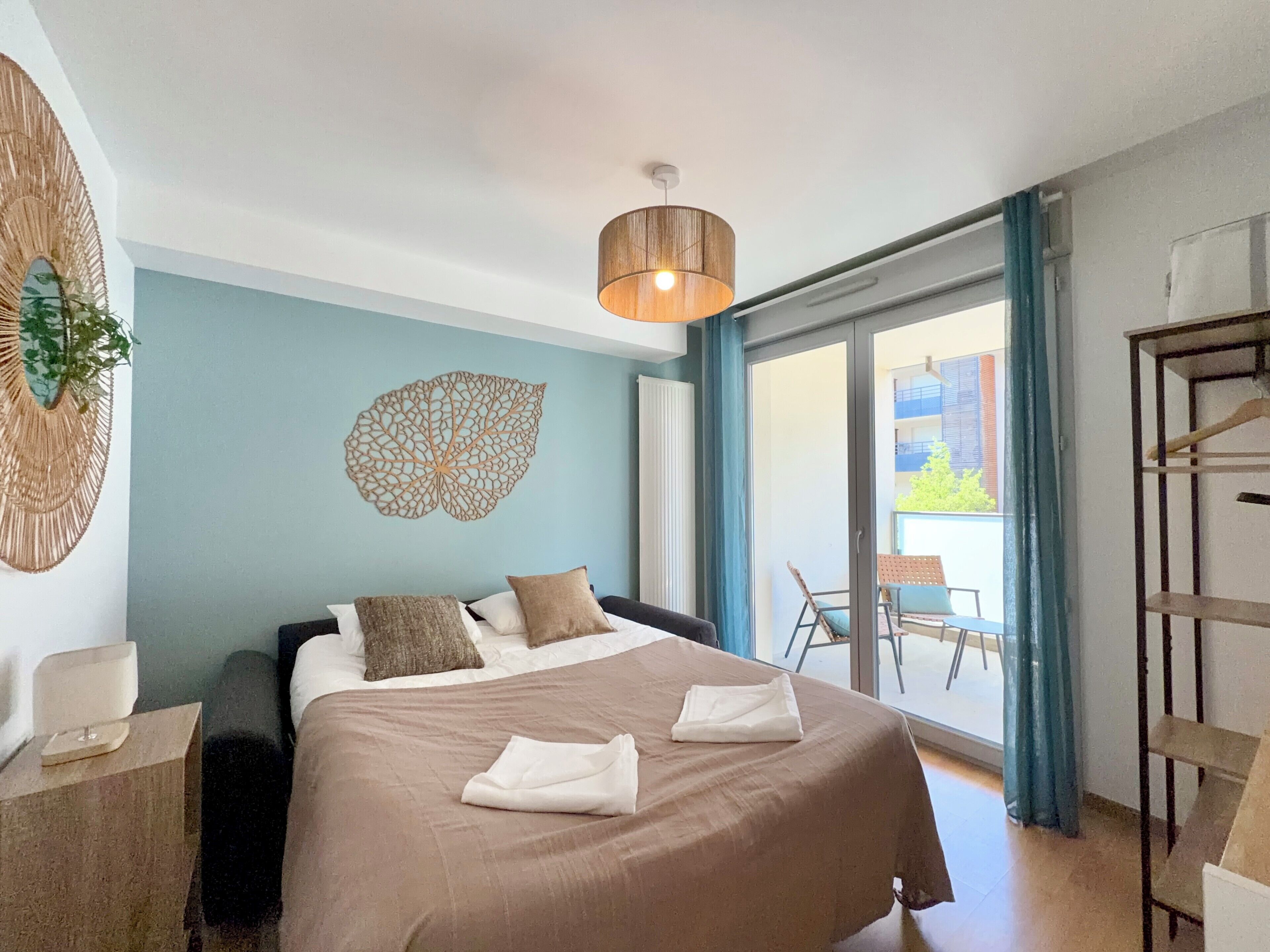 3 habitaciones, tabla de planchar con plancha, cuna de viaje y wifi 