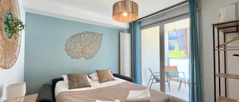 3 habitaciones, tabla de planchar con plancha, cuna de viaje y wifi