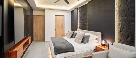 3 bedrooms, iron/ironing board, free WiFi, bed sheets