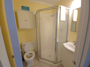 Shower, towels - Seaspray 207: Ocean View Condo, Community Pool, Beach Access (Atlantic Beach)