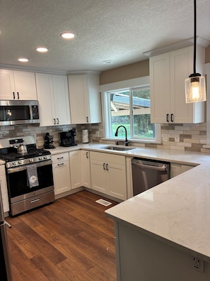 Fridge, microwave, oven, stovetop - Riverfront Retreat on 5 wooded acres 20 minutes from Cannon Beach and Seaside (Seaside)