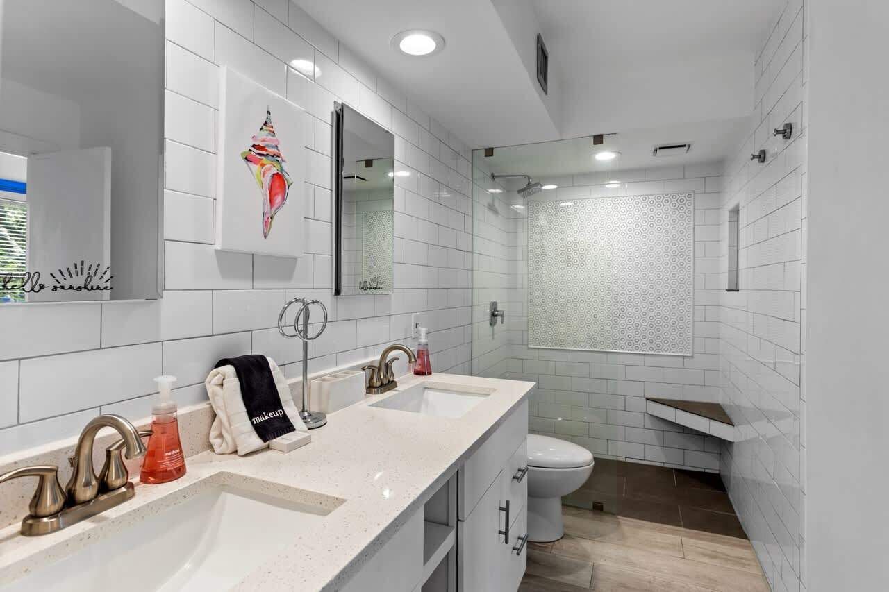 Shower, hair dryer, towels, shampoo