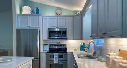 Sunset Strolls: 2BR/1BA, 5 min to beach, dog-friendly, MP7 Kill Devil Hills