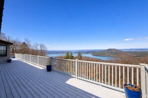 Terrace/patio - Luxury Mountain-Top Escape Over Moosehead Lake (Greenville)
