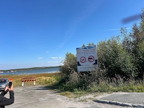 A road sign with a 'Road Closed' sign and a '6,00 KG MAX GVW' weight limit sign. - Embleton House (Yellowknife)