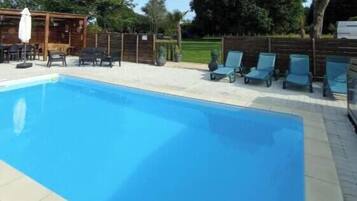Seasonal outdoor pool