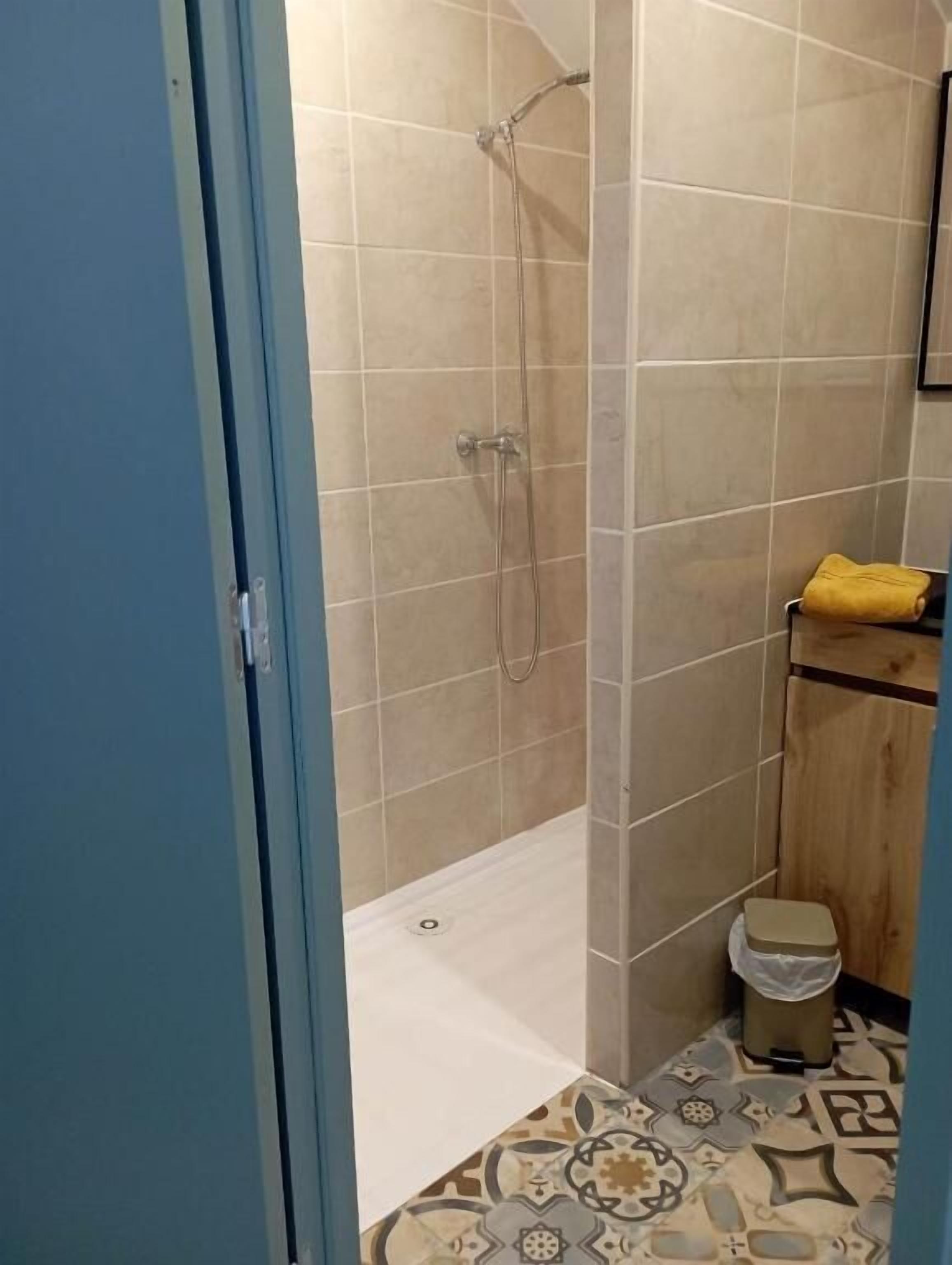 Appartement Familial, patio, vue jardin | Salle de bain