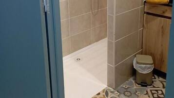Appartement Familial, patio, vue jardin | Salle de bain