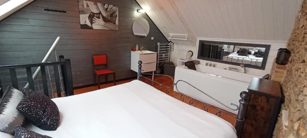 Appartement Deluxe, 1 grand lit, baignoire, vue jardin