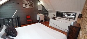 Deluxe-huoneisto, 1 keskisuuri parisänky, kylpyamme, näköala puutarhaan