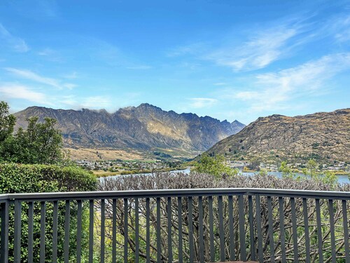 Lakeside Marina Home | Views + Near Airport