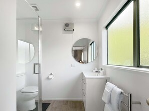Shower, hair dryer, towels, shampoo