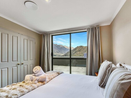 Lakeside Marina Home | Views + Near Airport