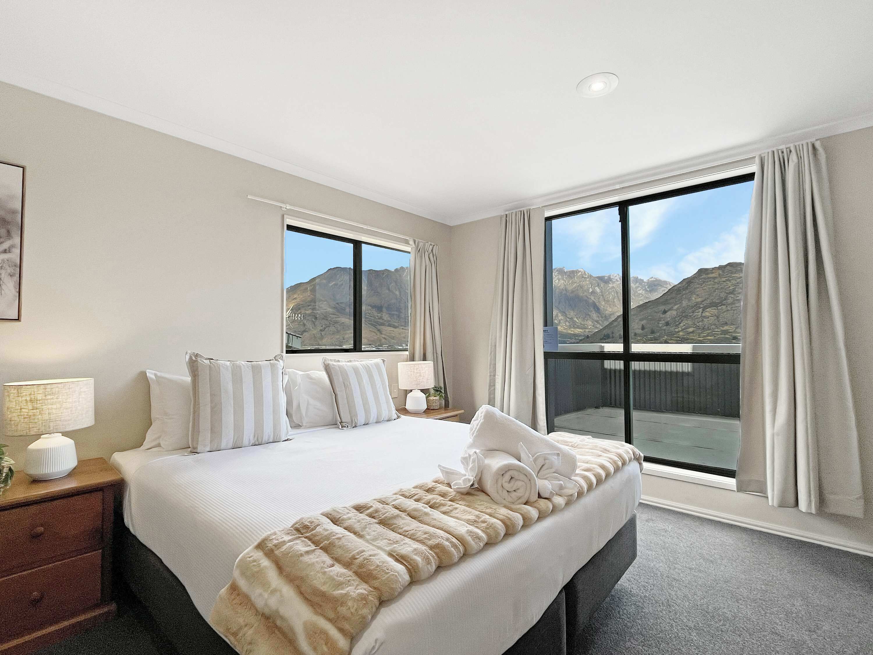 Lakeside Marina Home | Views + Near Airport - Arrowtown