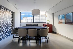 Basic Apartment | Dining