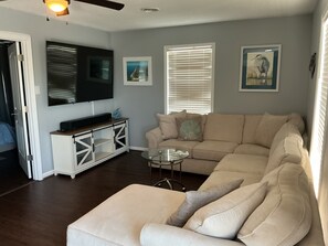 Living area - Newly remodeled 2 bedroom upstairs apartment with wraparound deck all new applia (Carolina Beach)