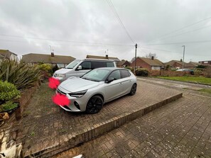 Property grounds - Coastal Retreat: For 6, private parking + EV Port (Broadstairs)