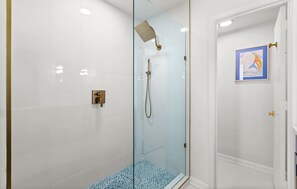 Douche, serviettes fournies