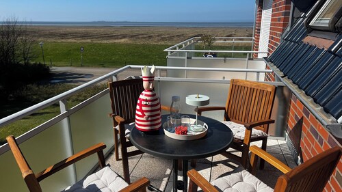 Cozy vacation apartment with a view of the North Sea