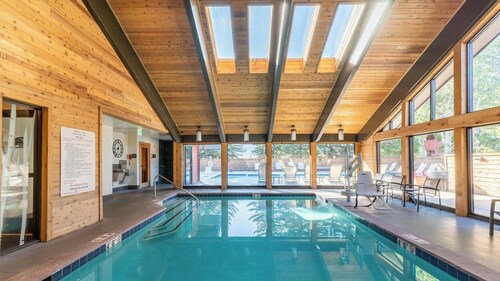 Steamboat Springs | Comfortable Alpine Retreat | Pool + Hot Tub | 3BR Sleeps 8