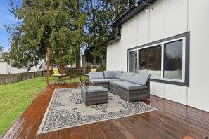 Terrace/patio - Hidden Gem in Vancouver, Spacious Yard & New Interior (Vancouver)