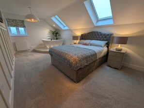 5 bedrooms, desk, iron/ironing board, travel cot - A large modern and stylish holiday home, perfect for a countryside escape in north Pembrokeshire. (Llanfyrnach)