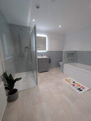 Towels - A large modern and stylish holiday home, perfect for a countryside escape in north Pembrokeshire. (Llanfyrnach)