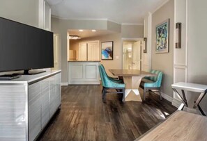 Dining - 1 Bedroom Condo, Sleeps 4, SeaWorld Hilton Grand Vacations (Orlando)