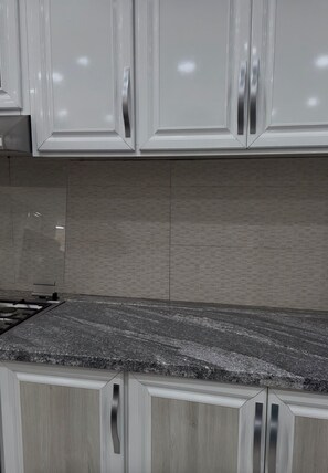 Private kitchen - Raqsea Guest House  (Monrovia)