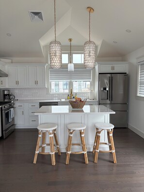 Private kitchen - 4-bedroom house in serene South Kingstown with backyard access to a pond (South Kingstown)