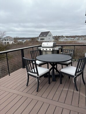 Outdoor dining - 4-bedroom house in serene South Kingstown with backyard access to a pond (South Kingstown)