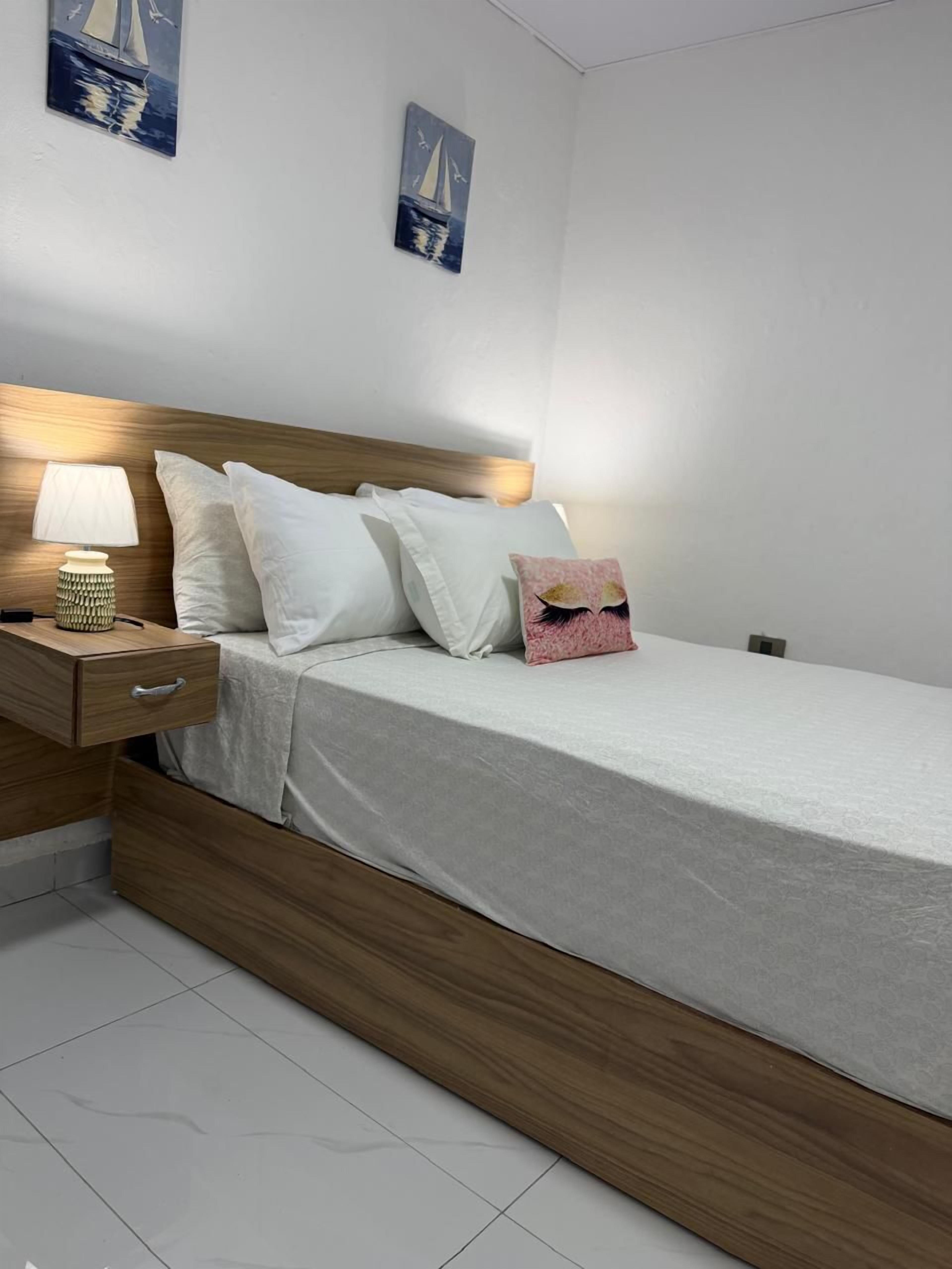 Desk, laptop workspace, iron/ironing board, free WiFi