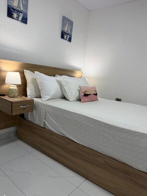 Desk, laptop workspace, iron/ironing board, free WiFi