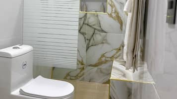 Comfort Double Room | Bathroom | Shower, towels, soap, shampoo