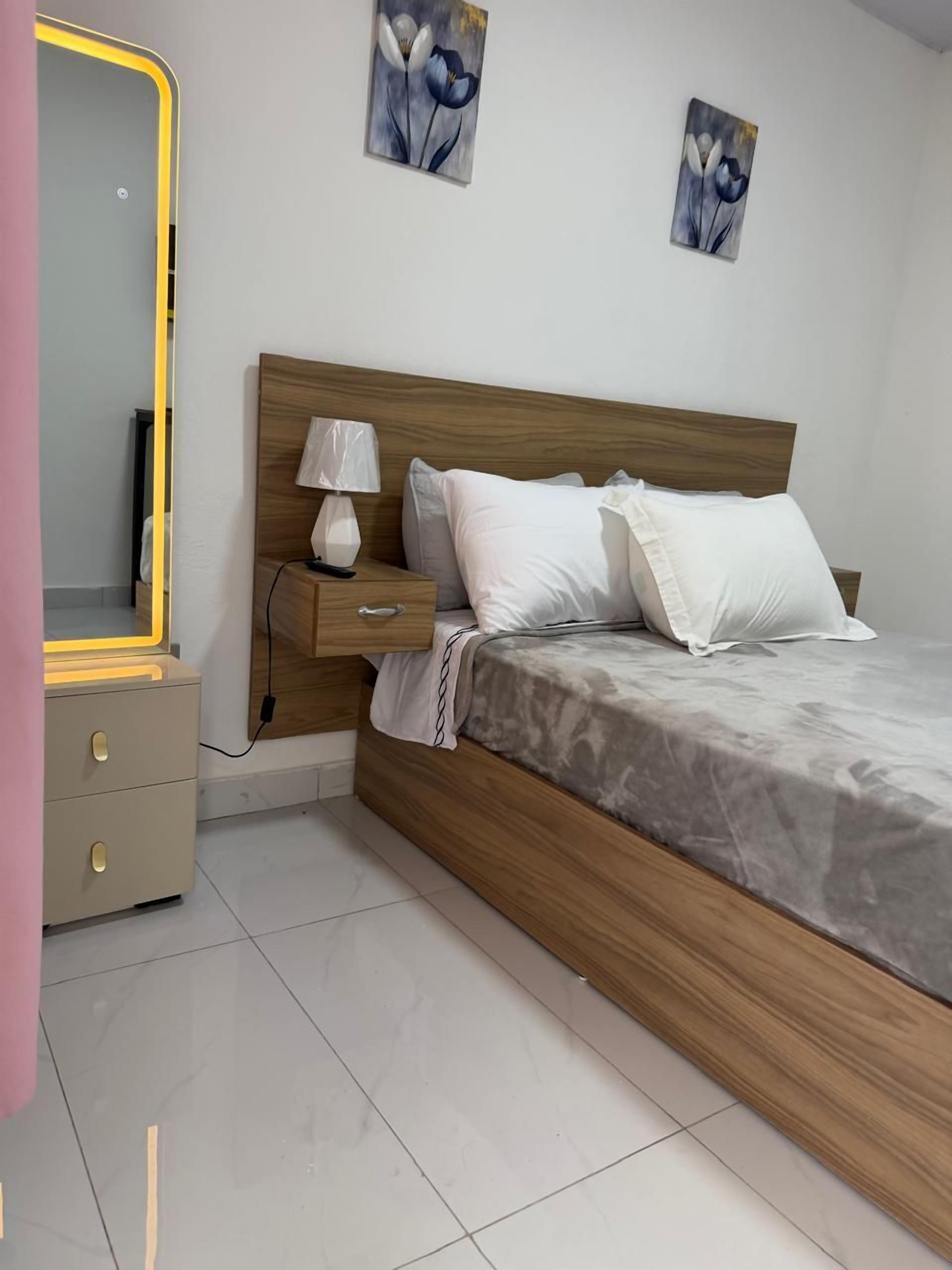 Desk, laptop workspace, iron/ironing board, free WiFi
