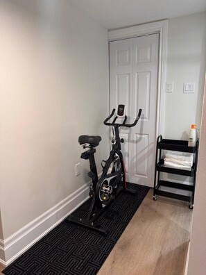 Fitness facility - Cozy 1-bedroom basement unit with a full bath and a newly renovated kitchen. (Burlington)