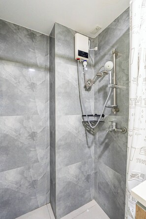 Condo, 1 phòng ngủ, phù hợp cho người khuyết tật, sân hiên | Phòng tắm
