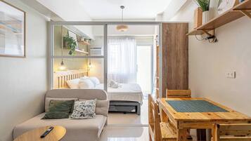 Condo, 1 Bedroom, Accessible, Patio | Living room