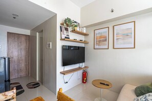 Condo, 1 phòng ngủ, phù hợp cho người khuyết tật, sân hiên | Phòng khách