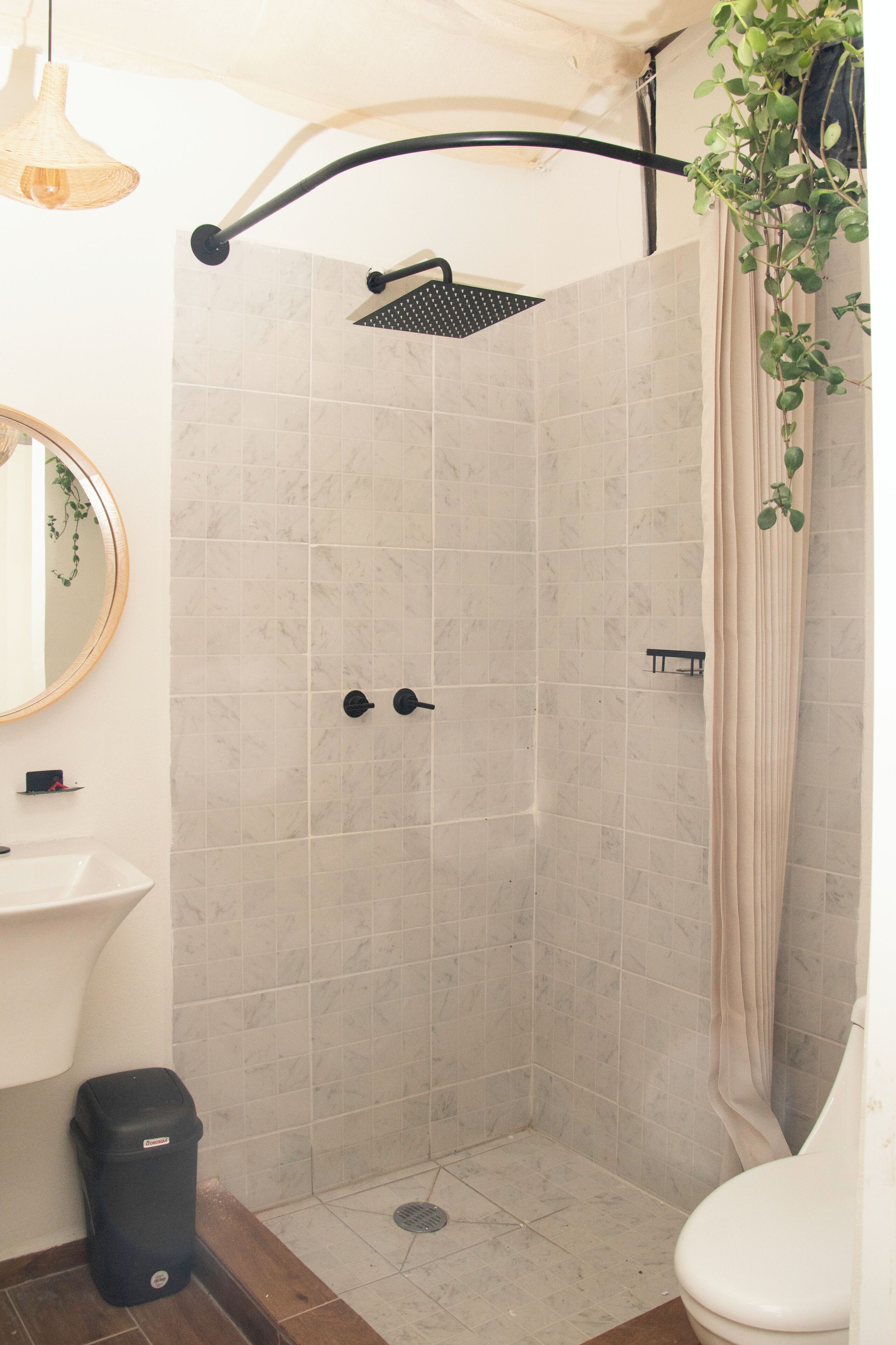 Deluxe-Apartment | Badezimmer | Kostenlose Toilettenartikel, Haartrockner, Handtücher, Seife