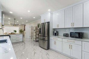 Micro-ondas, fogão, cooktop, lava-louças