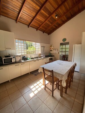 Private kitchen - Sossego Homestay  (Chapada dos Guimarães)
