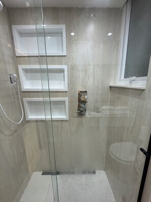 Hair dryer, towels, soap, toilet paper - Copacabana SKY View (Rio de Janeiro)